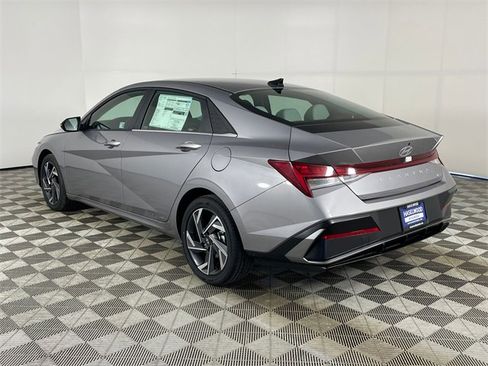 New 2025 Hyundai Elantra Limited image 23