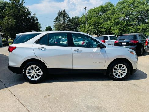 Used 2018 Chevrolet Equinox LS AWD/4WD image 2