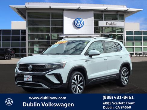Certified 2023 Volkswagen Taos SE w/ Panoramic Sunroof Package FWD image 8