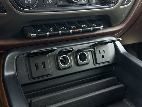 Used 2017 Chevrolet Silverado 1500 High Country image 22