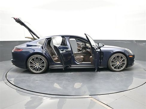 Used 2018 Porsche Panamera 4S image 30