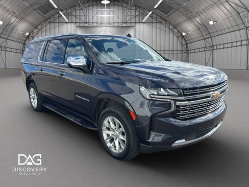 Used 2023 Chevrolet Suburban Premier AWD/4WD image 3