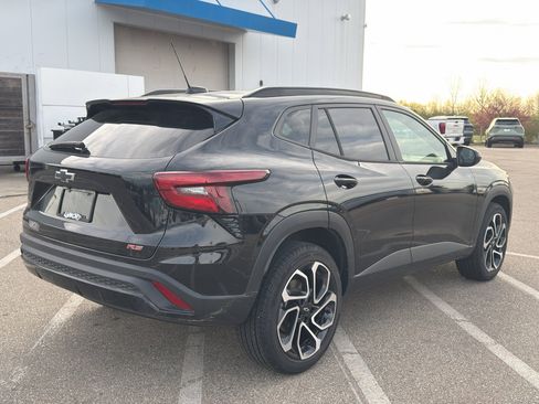 Used 2024 Chevrolet Trax RS w/ Sunroof Package FWD image 5