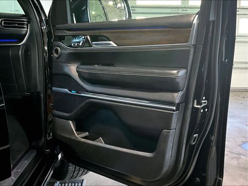 Used 2022 Jeep Grand Wagoneer Series I image 12