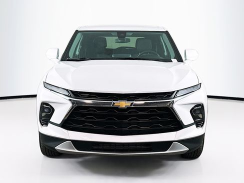 Used 2025 Chevrolet Blazer LT AWD/4WD image 2