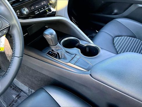 Used 2022 Toyota Camry SE FWD image 16