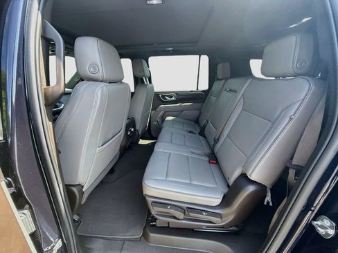 Used 2024 GMC Yukon XL SLT w/ SLT Premium Package AWD/4WD image 30