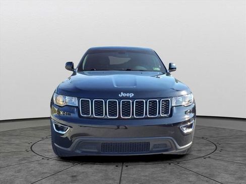 Used 2021 Jeep Grand Cherokee Laredo X image 2