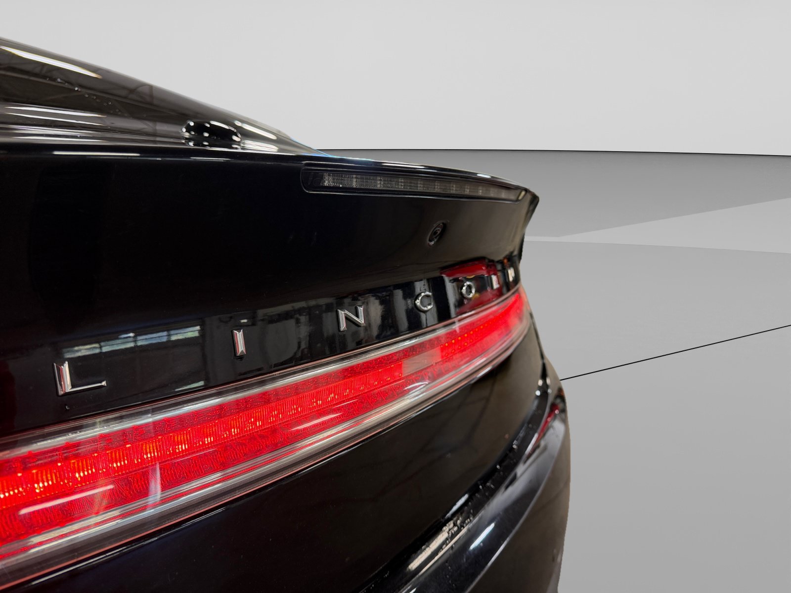 Used 2016 Lincoln MKZ AWD image 40