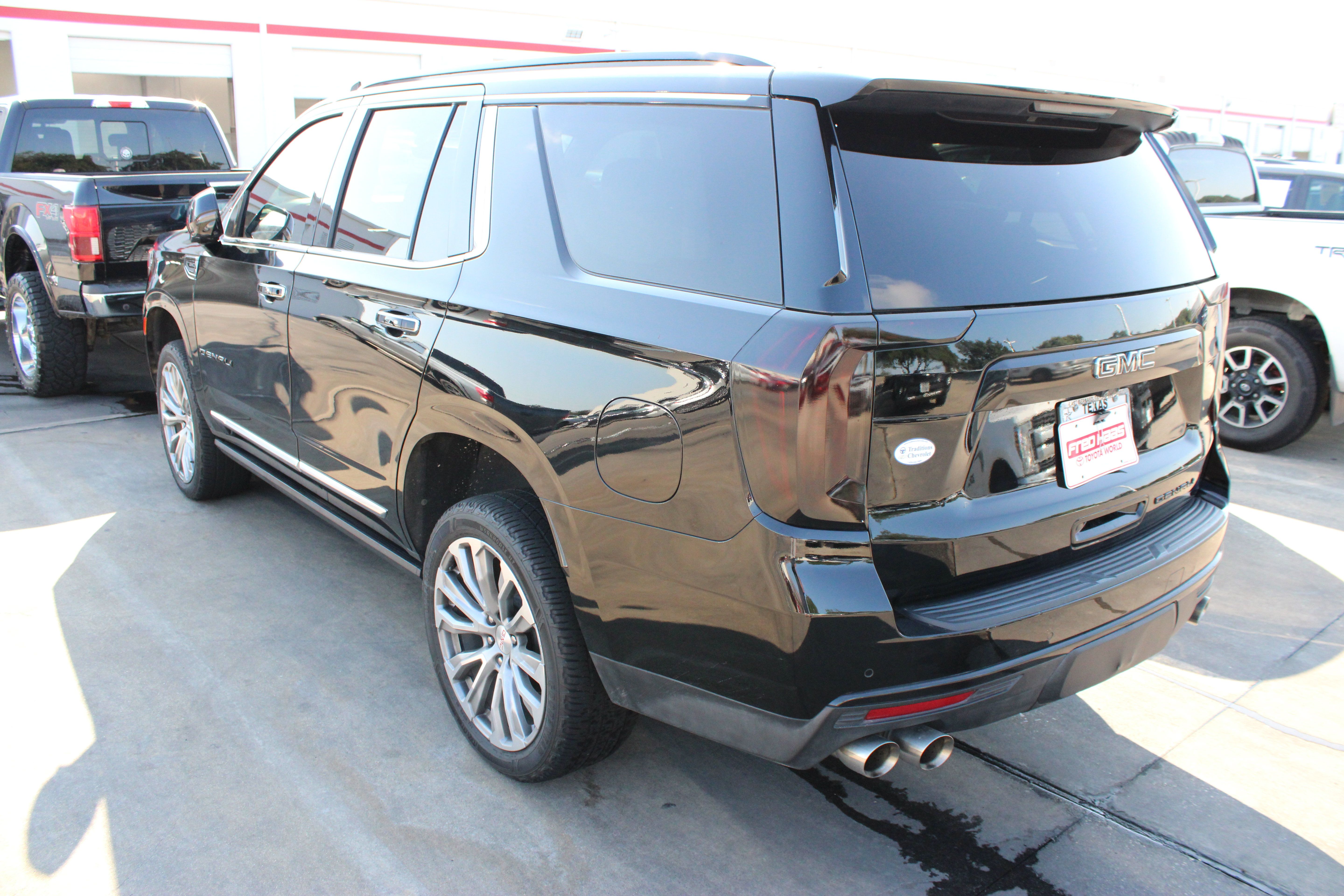 Used 2021 GMC Yukon Denali w/ Denali Ultimate Package AWD/4WD image 6