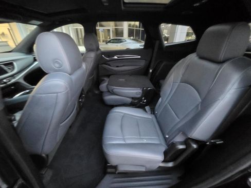 Used 2022 Buick Enclave Premium w/ Experience Buick Package image 9