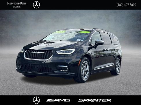 Used 2023 Chrysler Pacifica Limited FWD image 1