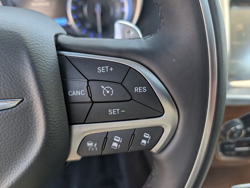 Used 2016 Chrysler 300 C Platinum w/ Safetytec Plus Group image 27