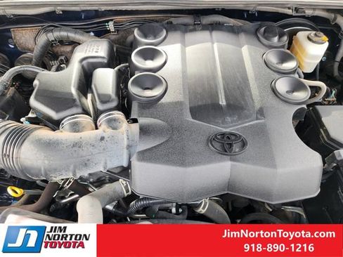 Used 2023 Toyota 4Runner SR5 Premium w/ Moonroof Package RWD image 31