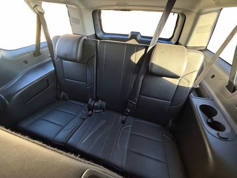 Used 2017 Chevrolet Suburban LT image 16