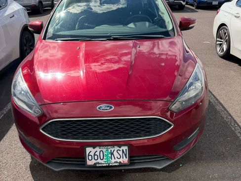 Used 2016 Ford Focus SE w/ Equipment Group 201A FWD image 1