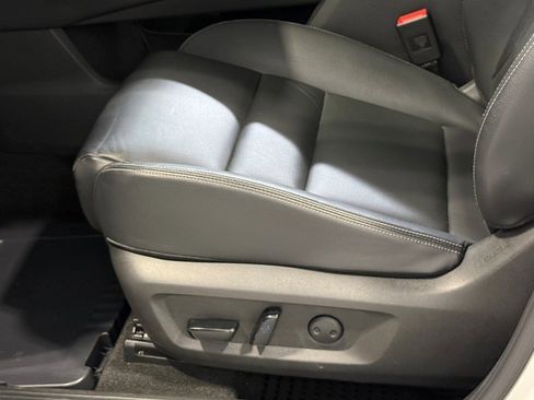 Used 2023 Nissan Rogue SL w/ SL Premium Package image 19