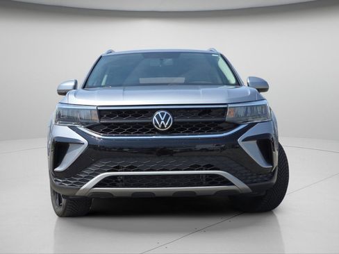 Used 2022 Volkswagen Taos SE AWD/4WD image 3