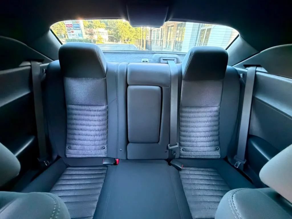 Used 2014 Dodge Challenger SXT RWD image 16