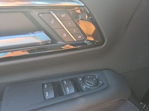 New 2025 Chevrolet Suburban Z71 w/ Z71 Off-Road Package image 24