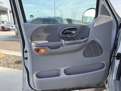 Used 2002 Ford F150 XLT image 9