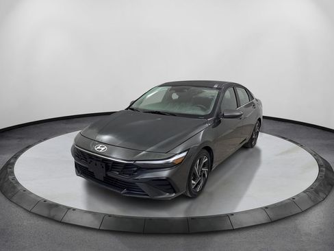Used 2025 Hyundai Elantra SEL FWD image 1