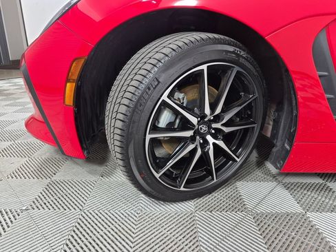 Used 2023 Toyota GR86 RWD image 10
