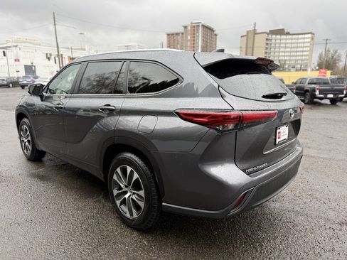 Certified 2023 Toyota Highlander XLE image 5