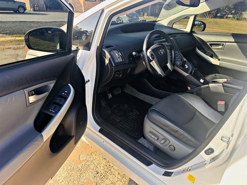 Used 2013 Toyota Prius Five FWD image 6
