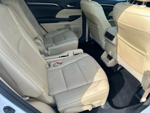 Used 2015 Toyota Highlander Limited Platinum AWD/4WD image 19