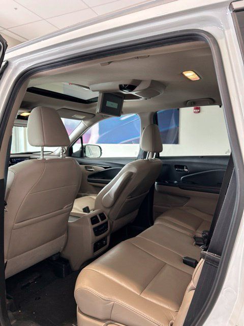 Used 2021 Honda Pilot Touring image 12