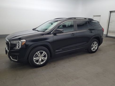 Used 2022 GMC Terrain SLE w/ Driver Convenience Package image 2