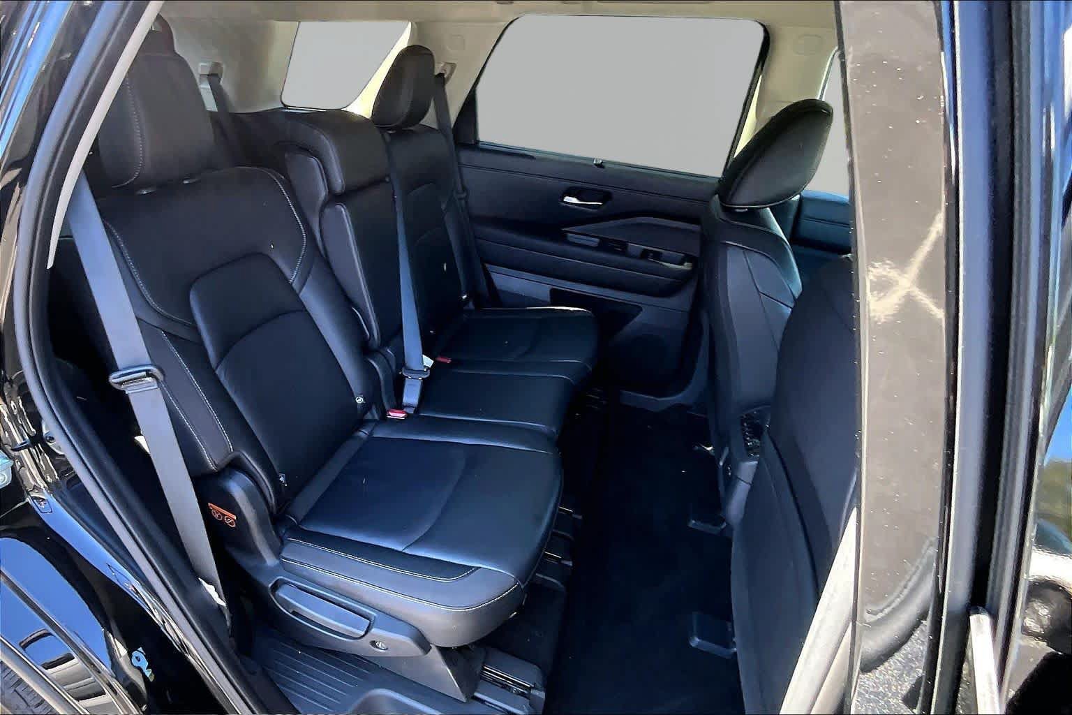 Used 2025 Nissan Pathfinder SL AWD/4WD image 20