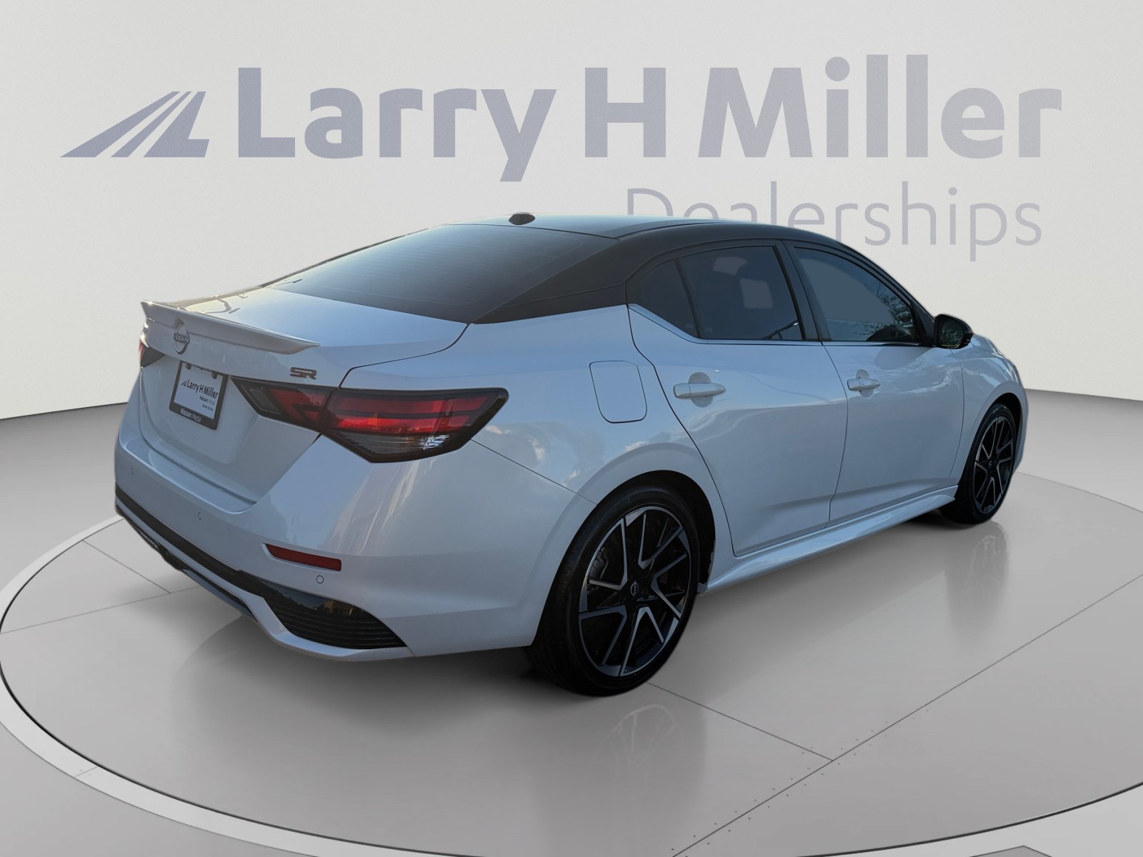 Used 2024 Nissan Sentra SR FWD image 5