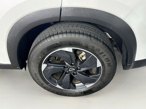 Used 2025 Nissan Rogue SV AWD/4WD image 11