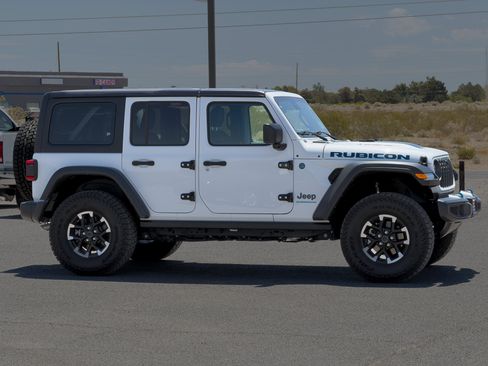 Used 2024 Jeep Wrangler Unlimited Rubicon 4xe w/ Technology Group AWD/4WD image 6