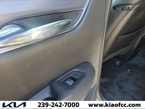 Used 2023 Cadillac XT6 Luxury w/ LPO, Premium Carpet Package FWD image 12