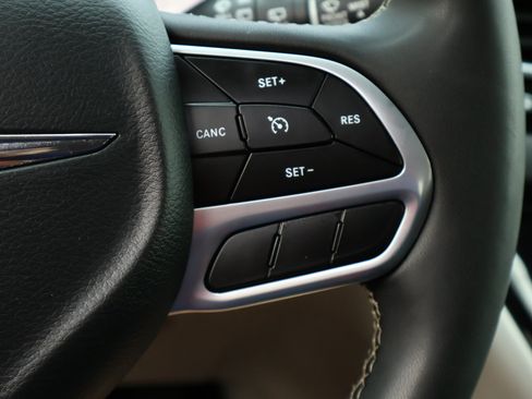 Used 2024 Chrysler Voyager LX FWD image 14