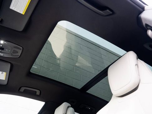 Certified 2025 Porsche Macan 4S Electric image 28