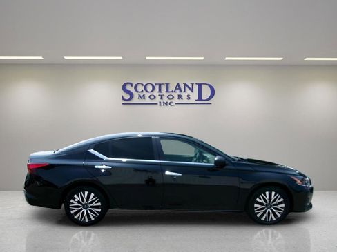 Used 2024 Nissan Altima 2.5 SV FWD image 5