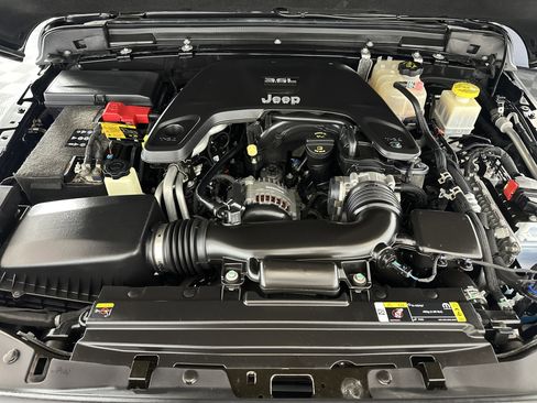 Used 2021 Jeep Gladiator Sport image 11