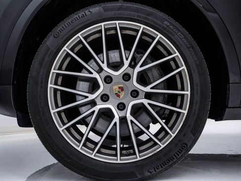 Certified 2023 Porsche Cayenne S Platinum image 13