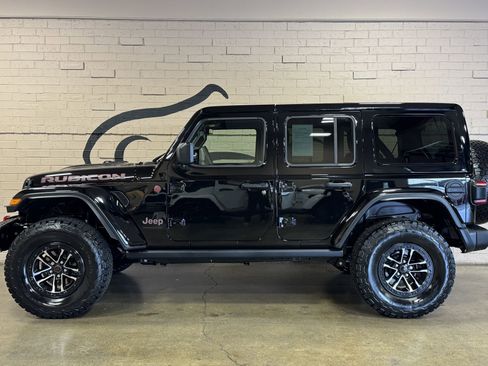 Used 2024 Jeep Wrangler Unlimited Rubicon AWD/4WD image 9