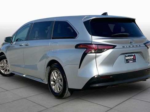 Used 2022 Toyota Sienna XLE FWD image 12