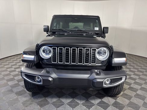 Used 2025 Jeep Wrangler Unlimited Sahara AWD/4WD image 8