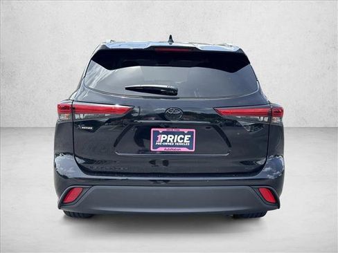 Used 2023 Toyota Highlander XLE FWD image 6