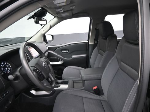 Certified 2022 Nissan Frontier SV w/ Technology Package image 10