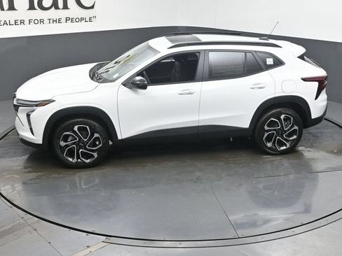 New 2026 Chevrolet Trax RS w/ Sunroof Package FWD image 36