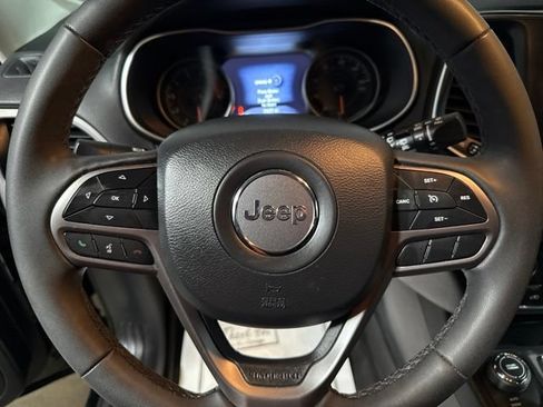 Used 2022 Jeep Cherokee Latitude Lux w/ Mopar Interior Package AWD/4WD image 8