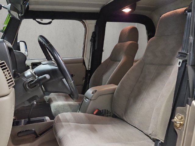 Used 2004 Jeep Wrangler 4WD w/ Dual Top Group image 12
